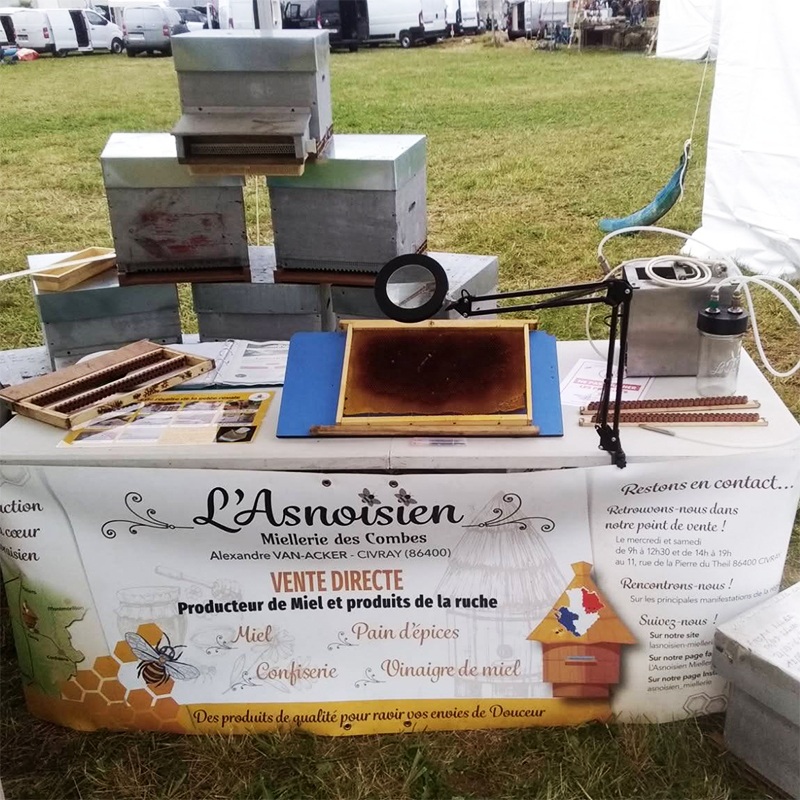 L'Asnoisien Miellerie des Combes - Stand marché
